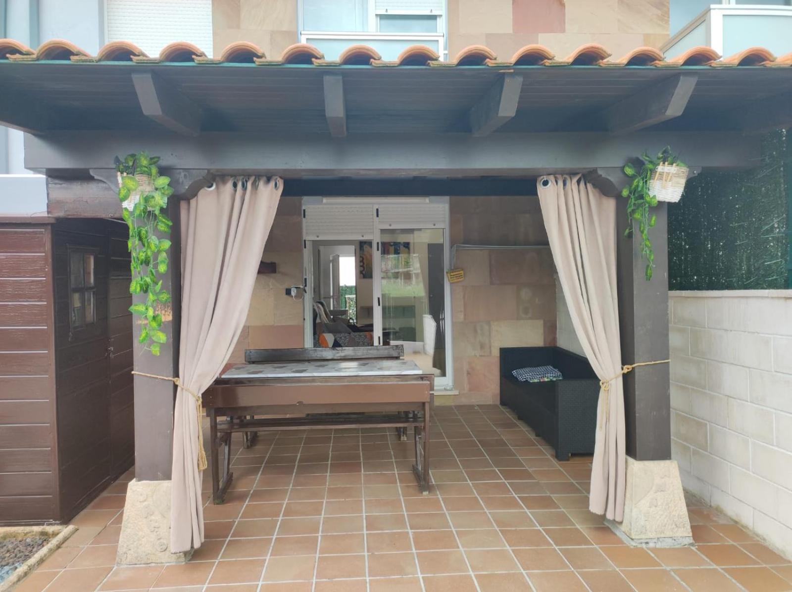 Chalet Bajo Con Jardin, Patio, Cenador Y Barbacoa. Viveda Buitenkant foto